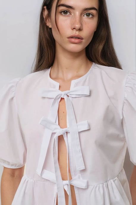 Baumwoll-Bluse mit Rundhalsausschnitt und Schleifendetail - Image 3
