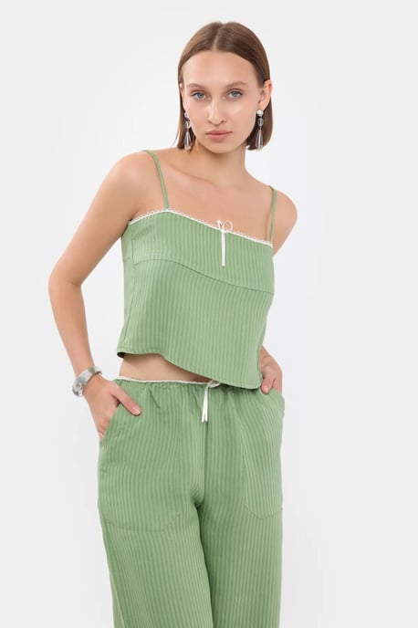 Gestreiftes Quadratisches Dekolleté Träger-Crop Top - Image 3