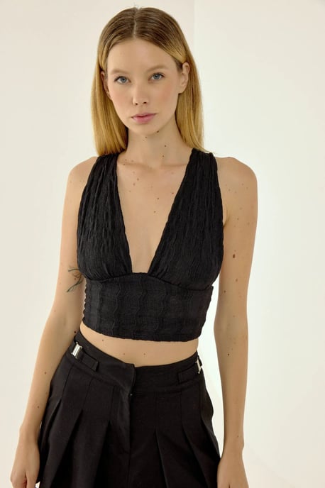 Hiccup V-Ausschnitt Crop Top mit gekreuztem Rücken - Schwarz - Image 2