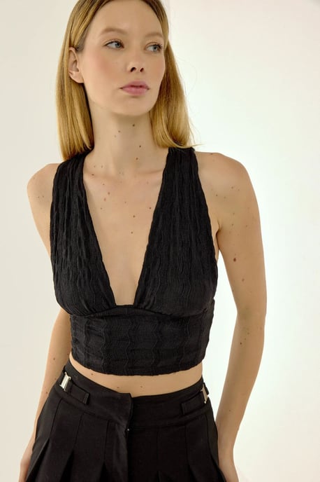 Hiccup V-Ausschnitt Crop Top mit gekreuztem Rücken - Schwarz - Image 4