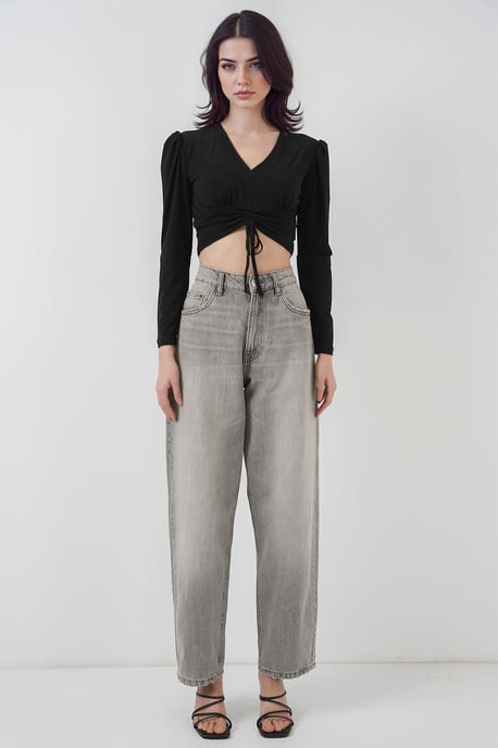 Strukturiertes V-Ausschnitt-Crop-Top mit Rüschendetail - Image 2
