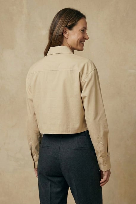 Gekürzte Button-Up-Bluse mit Tasche - Image 4