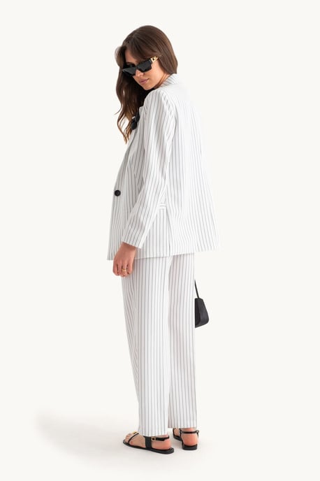 Gestreifter Blazer mit Blumendetail & gerade geschnittene Hose Coord - Image 4