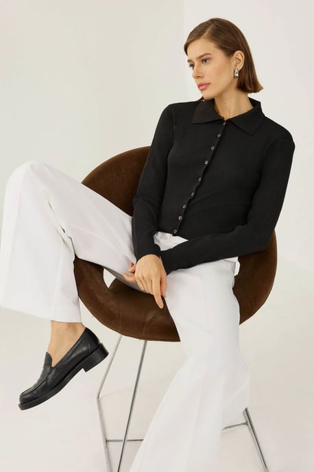 Slim Fit Stricktop mit Knopfdetails - Image 4