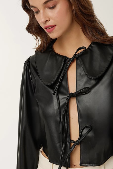 Kunstlederbluse mit langen Ärmeln und Schleife - Image 4