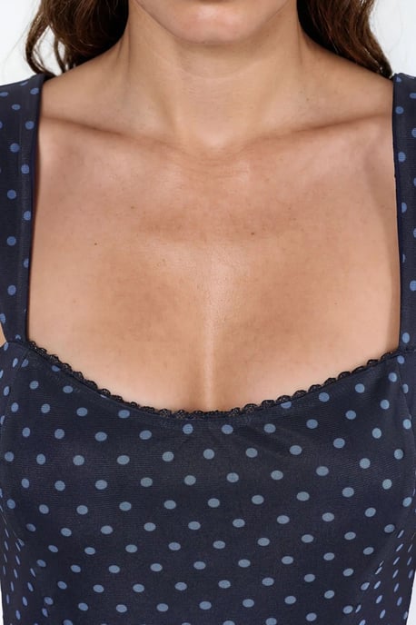 Punktkariertes Mini-Tüllkleid mit Herzkragen - Image 6