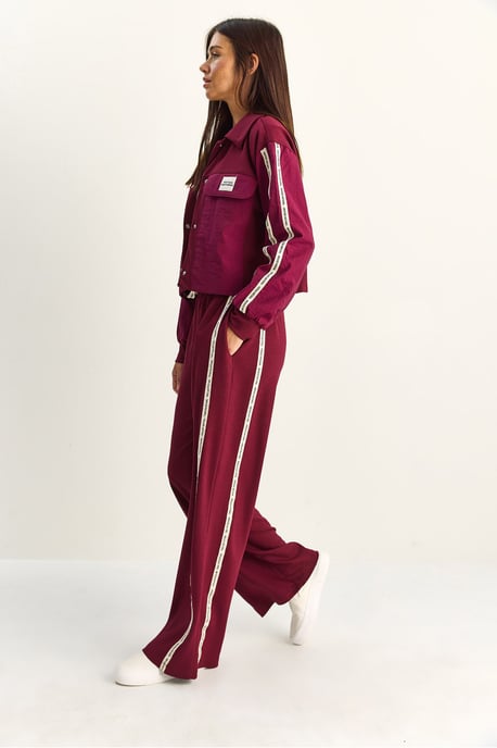Gestreiftes Mid-Waist Zweiteiliges Set mit Tasche - Image 4