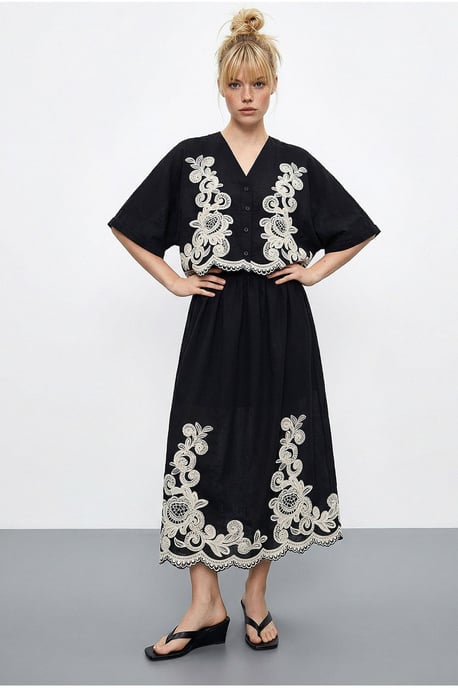 Übergröße V-Ausschnitt Besticktes 3/4-Arm Shirt und Weite Bein Hose Set - Image 3