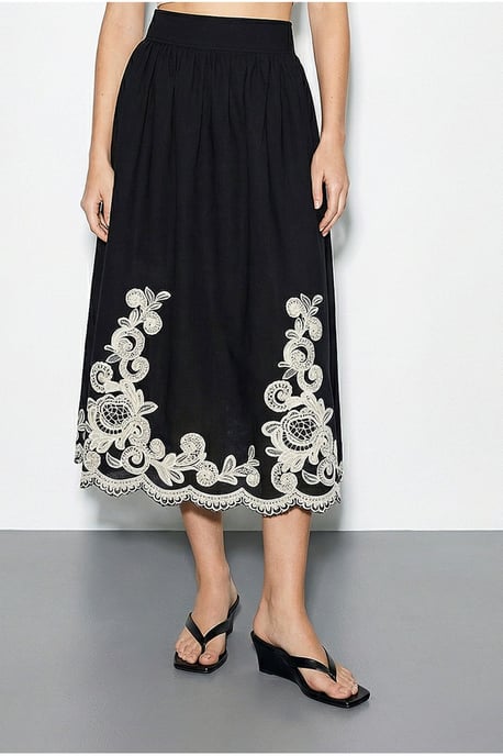 Übergröße V-Ausschnitt Besticktes 3/4-Arm Shirt und Weite Bein Hose Set - Image 4