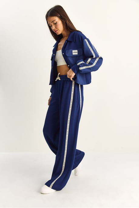 Gestreiftes Mid-Waist Zweiteiliges Set mit Tasche - Image 4
