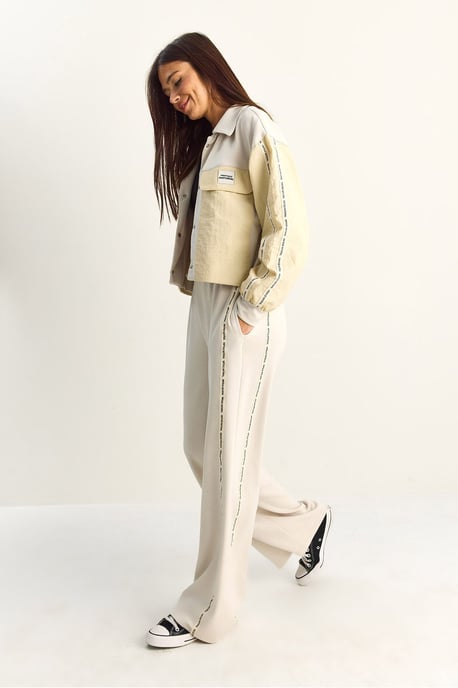 Gestreiftes Mid-Waist Zweiteiliges Set mit Tasche - Image 4