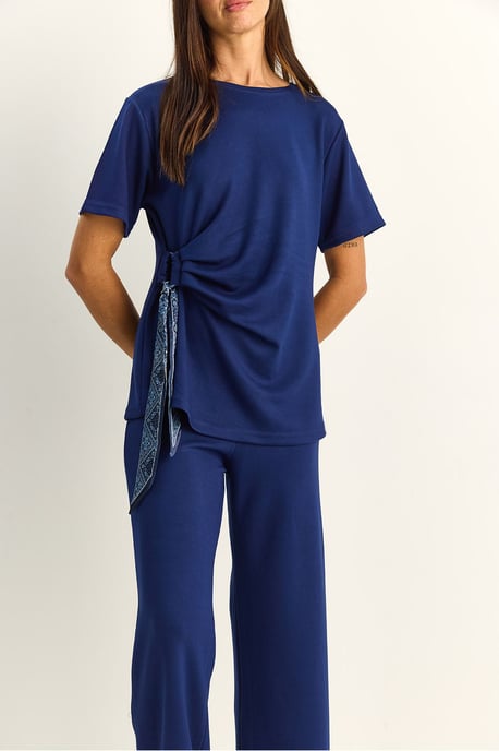 T-Shirt und Hose Zwei-Teiler mit Zubehördetails - Image 5