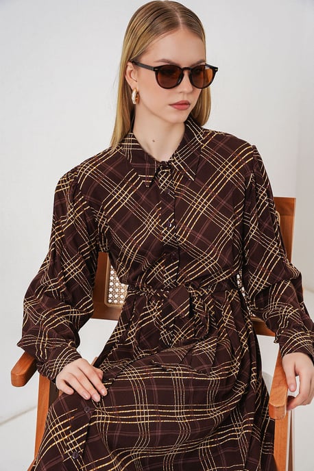 Kariertes Midi-Shirtkleid mit Knopfverschluss - Image 2