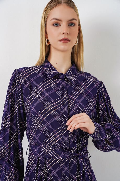 Kariertes Midi-Hemd Kleid mit Knopfverschluss - Image 2