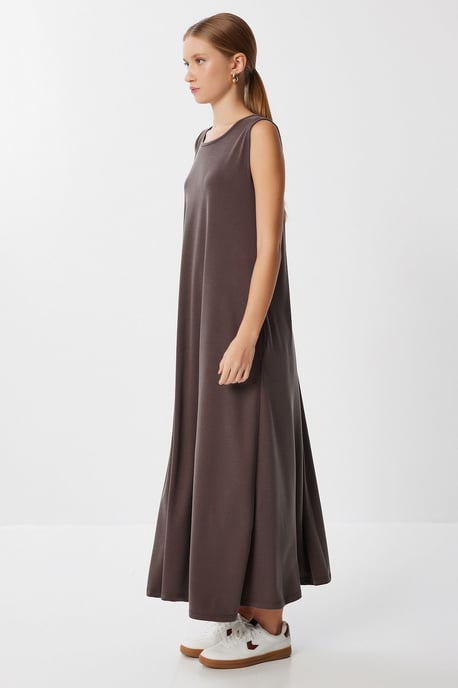 Lässiges, lockeres Midi-Kleid mit Taschen - Image 2