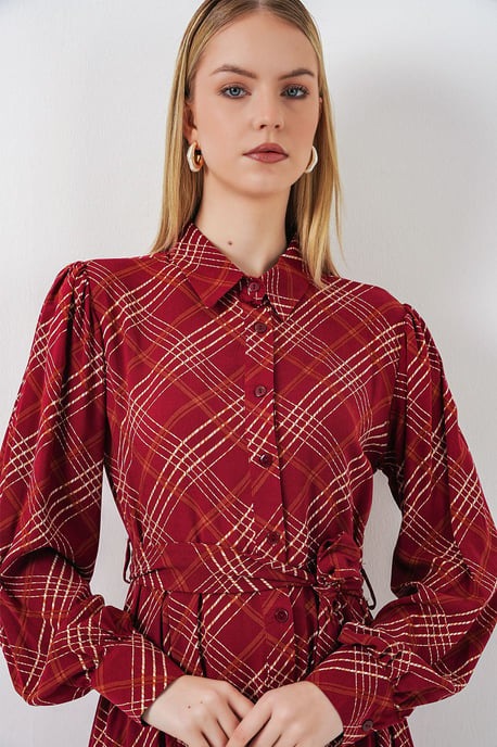 Kariertes Midi-Hemdkleid mit Knopfverschluss - Image 2
