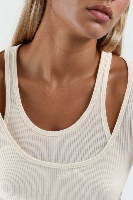Rippenshirt mit U-Ausschnitt und langen Ärmeln - Image 6