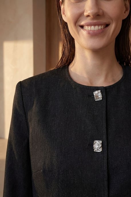 Maßgeschneiderte Kurzjacke mit Knopfverschluss - Image 6