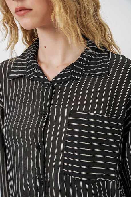 Oversized gestreiftes Langarmhemd mit Tasche - Image 4