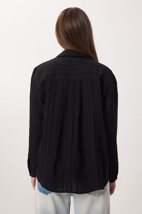 Oversized Hemdbluse mit strukturiertem Gewebe - Image 6