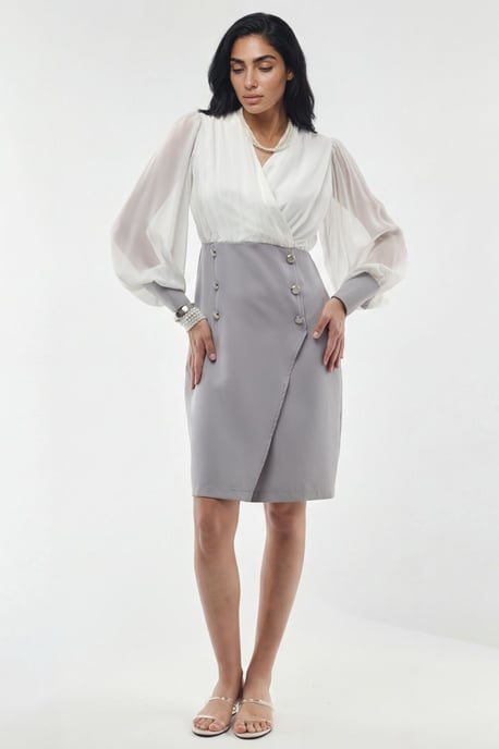 V-Ausschnitt Midi-Kleid mit Knopfdetails - Image 1