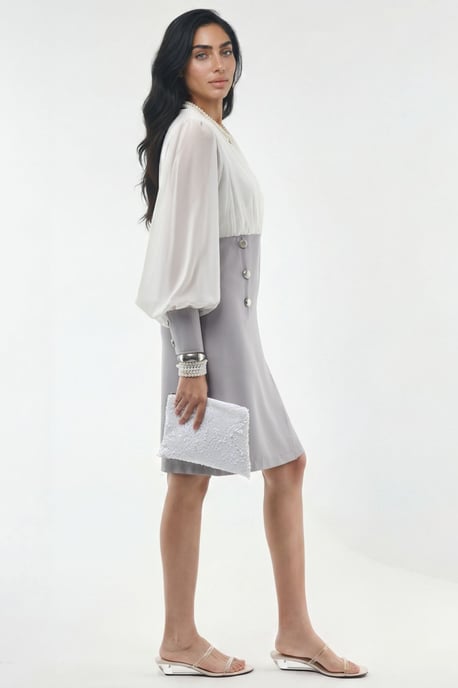 V-Ausschnitt Midi-Kleid mit Knopfdetails - Image 2