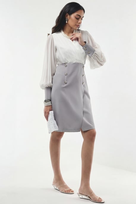 V-Ausschnitt Midi-Kleid mit Knopfdetails - Image 4