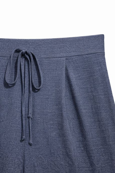Hochtaillierte weite Palazzo-Hosen mit Bindegürtel - Image 2