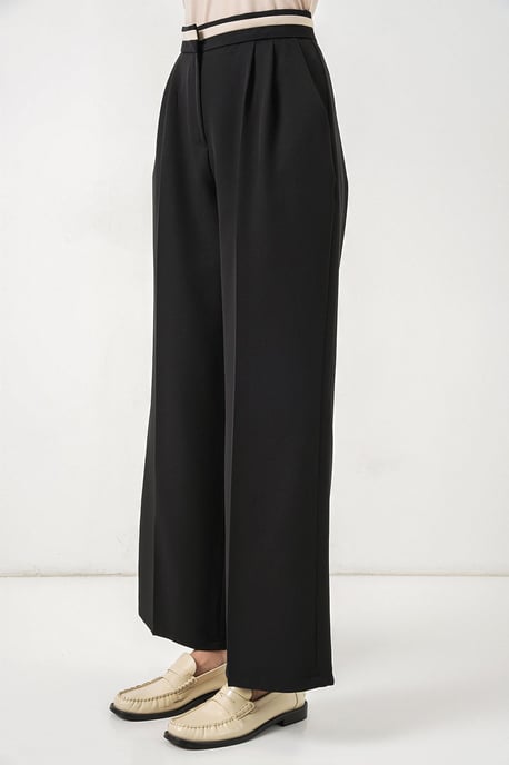 Hochgeschnittene weite Hosen mit Taschen - Image 4