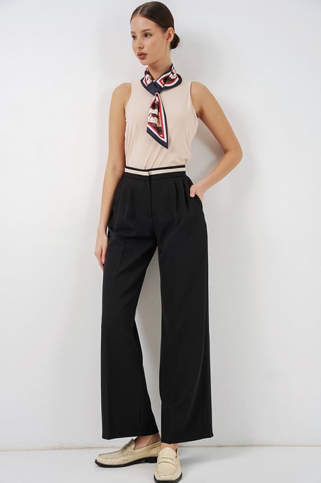 Hochgeschnittene weite Hosen mit Taschen - Image 5