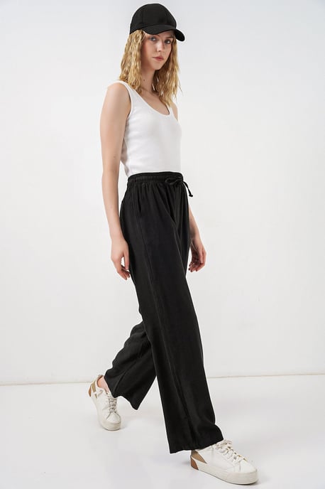 Hochtaillierte weite Hosen mit Tasche - Image 3