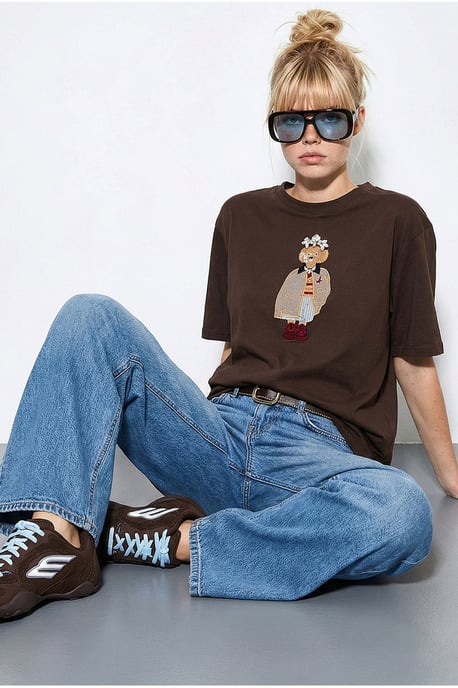 Besticktes T-Shirt mit Rundhalsausschnitt, lässige Passform - Image 2