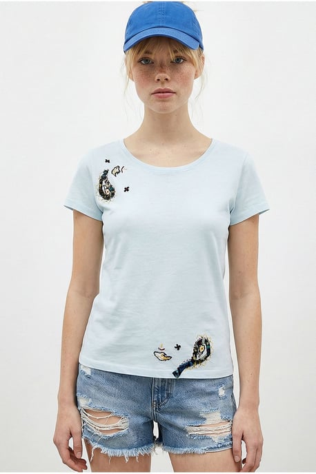 Bianco Lucci Besticktes Basic-T-Shirt mit U-Halsausschnitt - Hellblau - Image 1