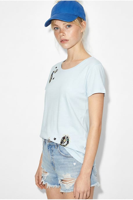 Bianco Lucci Besticktes Basic-T-Shirt mit U-Halsausschnitt - Hellblau - Image 3