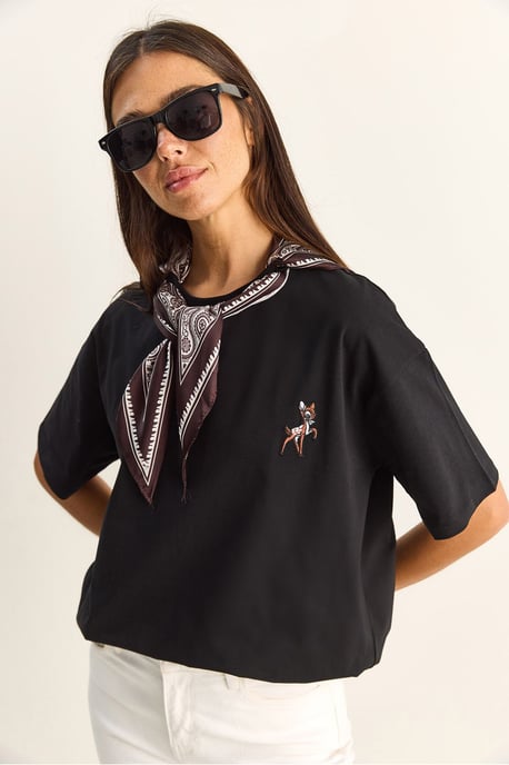 Lässig sitzendes Rundhals-gesticktes T-Shirt - Image 5