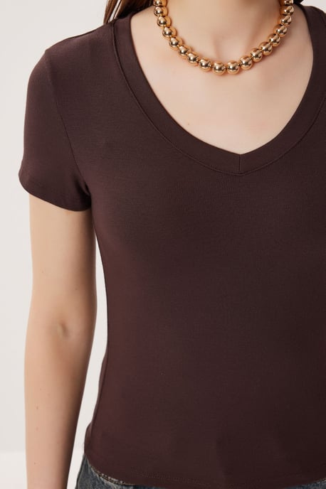 Basic V-Ausschnitt Slim Fit T-Shirt - Image 4