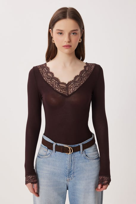 Spitzen-V-Ausschnitt Slim Fit Bluse - Image 5