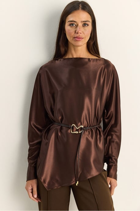 Gürtel-Hosenbluse aus Satin mit Bootauschnitt - Image 2