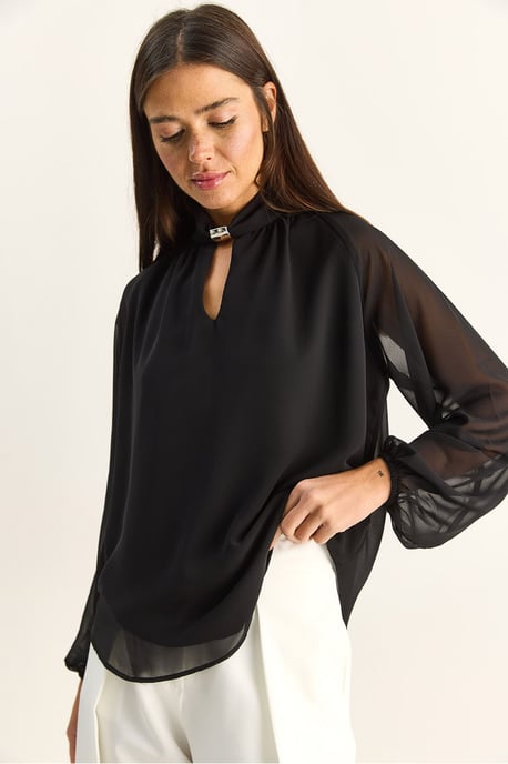 Bluse aus Chiffon mit Mandarinkragen und Steinaccessoire - Image 4
