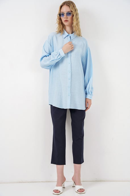 Übergroße strukturierte Lange Bluse mit Hemdkragen - Image 2
