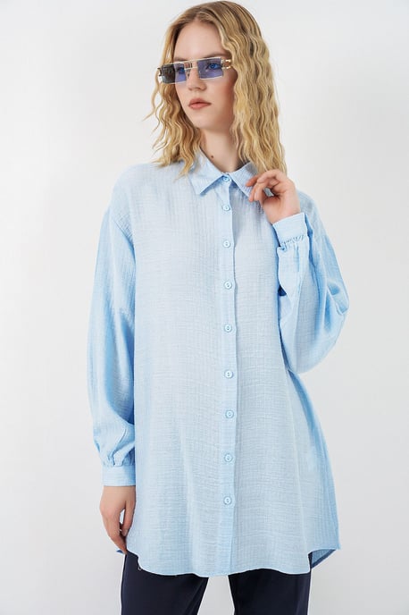 Übergroße strukturierte Lange Bluse mit Hemdkragen - Image 3