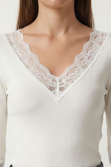 Spitzen-V-Ausschnitt Slim-Fit Bluse - Image 4