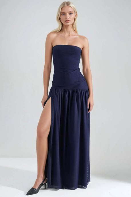Trägerloses Maxikleid mit Schlitz - Image 1