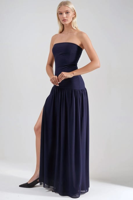 Trägerloses Maxikleid mit Schlitz - Image 3