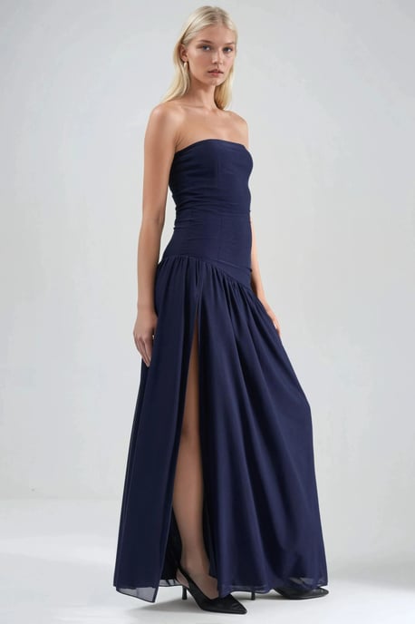Trägerloses Maxikleid mit Schlitz - Image 6