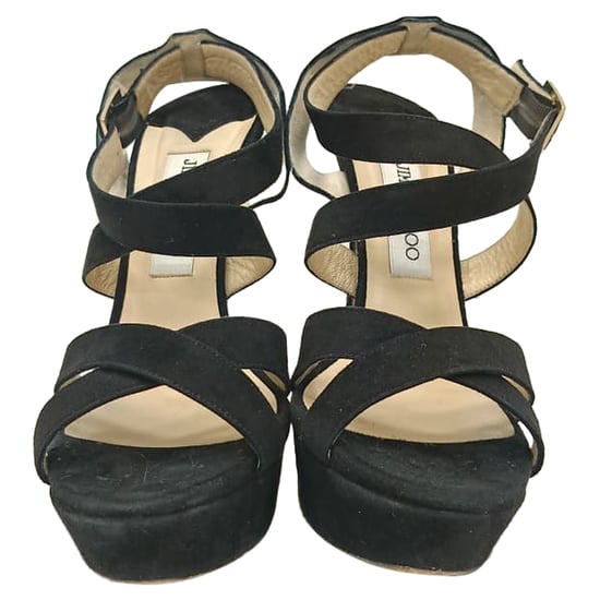 Jimmy Choo Louise Crisscross Plateau-Sandalen aus schwarzem Wildleder - Image 2