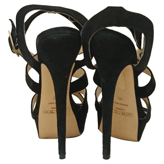 Jimmy Choo Louise Crisscross Plateau-Sandalen aus schwarzem Wildleder - Image 3