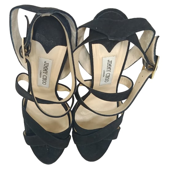 Jimmy Choo Louise Crisscross Plateau-Sandalen aus schwarzem Wildleder - Image 5