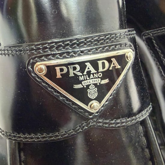 Prada Loafer aus gebürstetem schwarzem Leder - Image 6