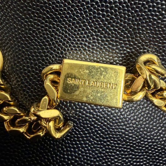 Saint Laurent Small Kate Schultertasche aus genarbtem Leder in Schwarz - Image 5